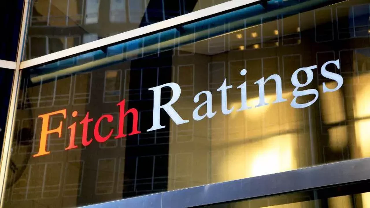 Fitch: dívida/PIB do Brasil deve chegar a 79,3% em 2025 e crescer cerca de 3 pp por ano