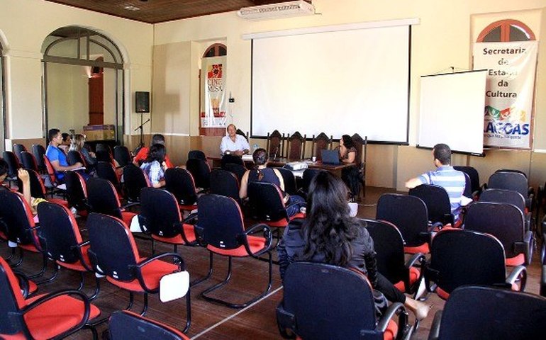 Gestores recebem orientação para criação de Sistemas de Cultura