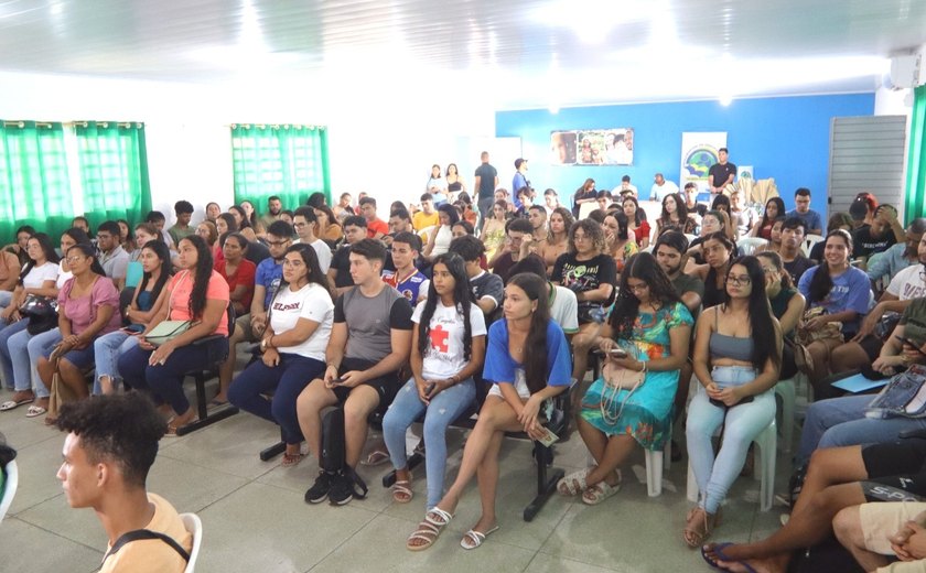 Após apelos de estudantes, prefeita Luísa Duarte regulariza transporte universitário em Palmeira dos Índios