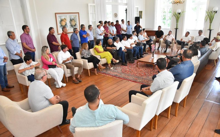 Prefeito Theobaldo Cintra se reúne com governador Paulo Dantas e lideranças políticas de Major