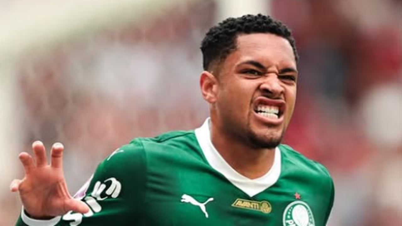 Vitor Roque brilha no Palmeiras e entra na mira do Manchester United, que prepara oferta milionária