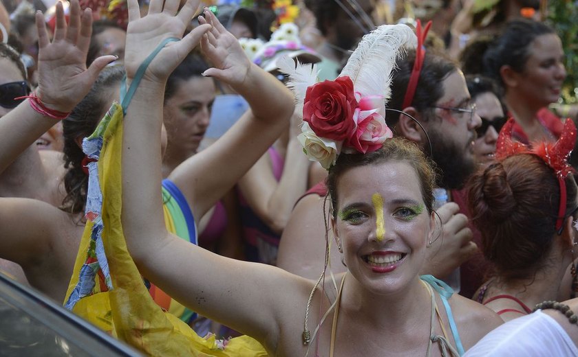 Pena para beijo à força pode chegar a 5 anos