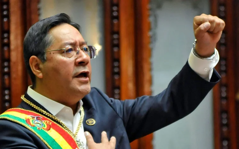 Presidente da Bolívia denuncia 'movimento irregular de tropas' do Exército