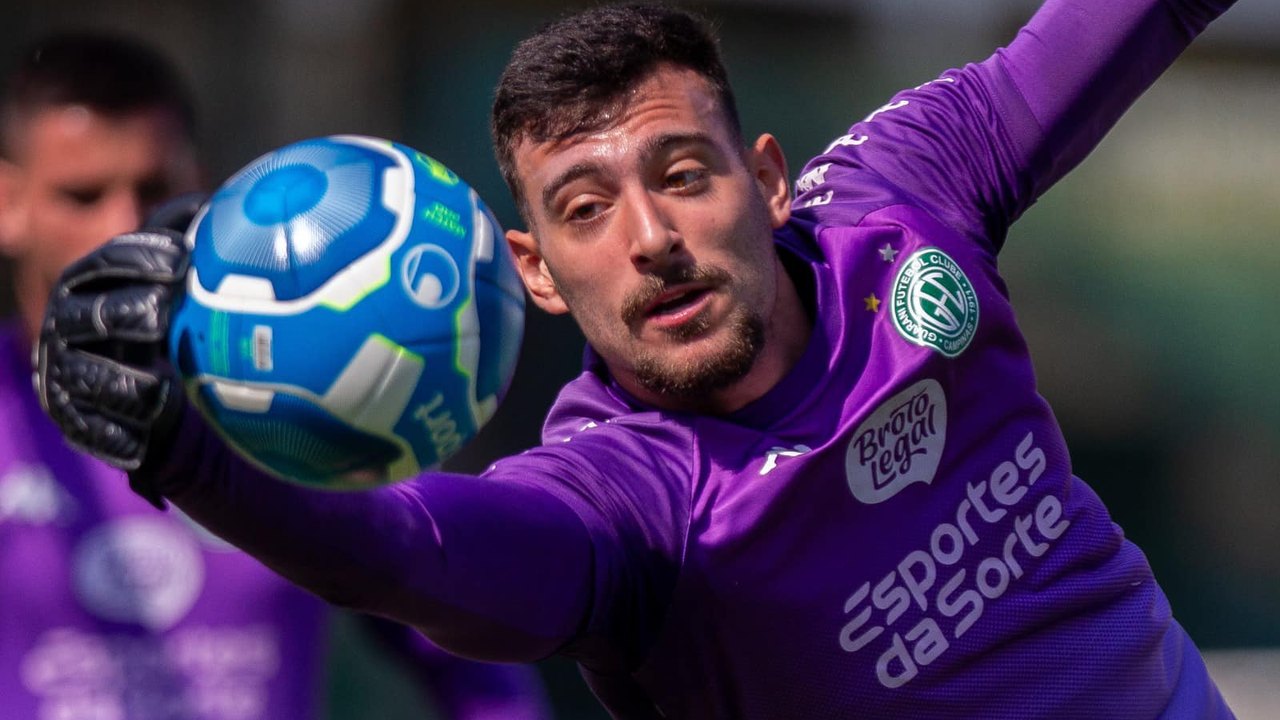 Guarani renova o contrato com goleiro Pegorari até o fim de 2024