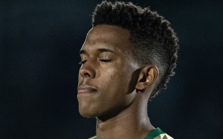 Estevão retorna de lesão e reforça o Chelsea contra o Aston Villa