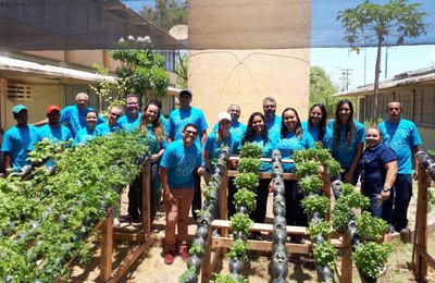 Voluntários criam horta hidropônica em escola pública de Maceió 