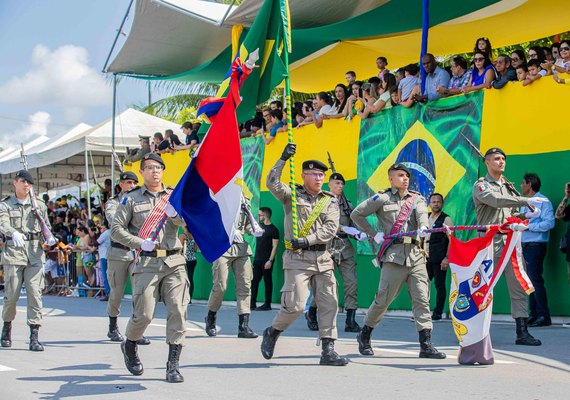 Tropa da PM-AL desfila na cerimônia do 7 de Setembro