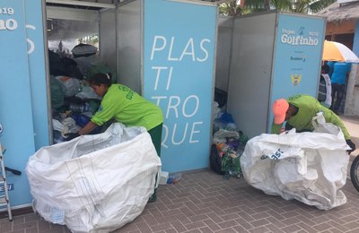 Crianças do Projeto Golfinho arrecadam 2,1 toneladas de plástico para reciclagem 