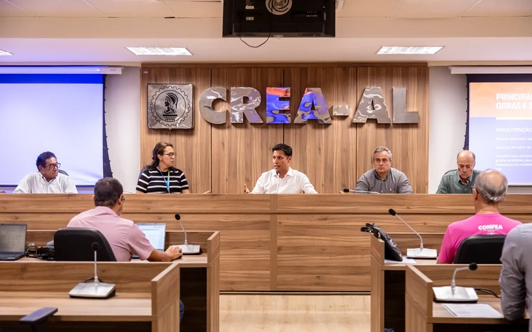 Vice-prefeito e titular da Seminfra faz balanço de obras da pasta no Crea/AL