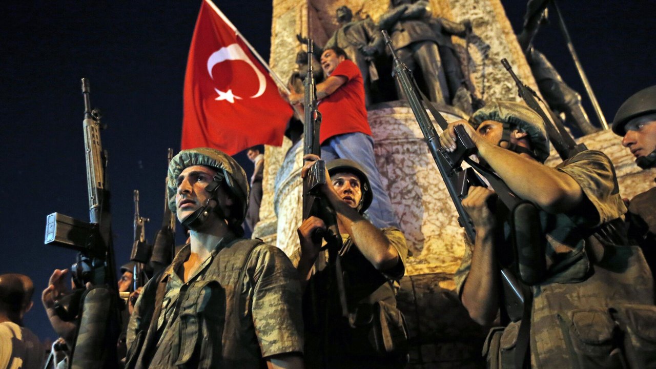Turquia e seus proxies aumentam forças ao longo da fronteira com Síria, diz mídia