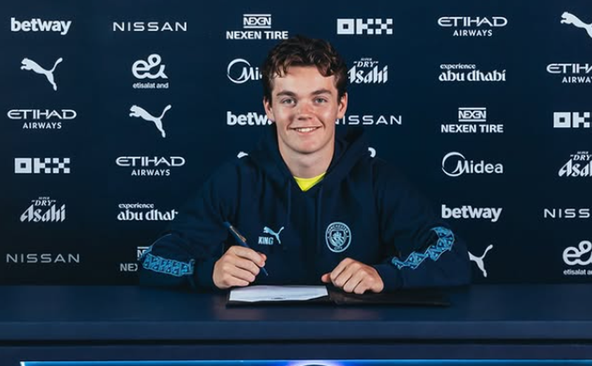 Manchester City anuncia chegada de versátil meia norueguês de 18 anos: 'Talento promissor'