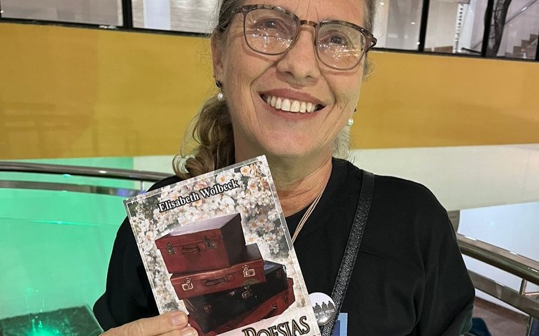 Professora da Rede Municipal lança livro “Baú de Poesias” nesta quinta-feira, na Bienal
