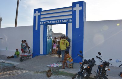 Prefeitura prepara cemitérios de Santana do Ipanema para Dia de Finados 