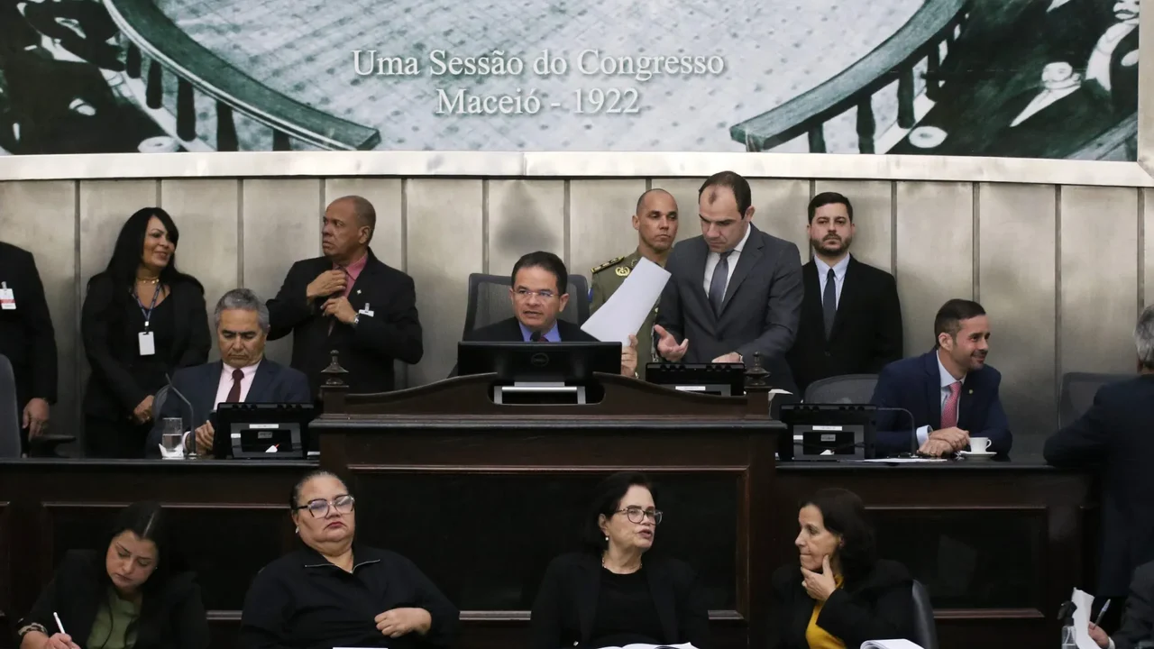 Deputados aprovam PL dos precatórios do Fundef, mas liberam Estado para descontar repasses dos servidores