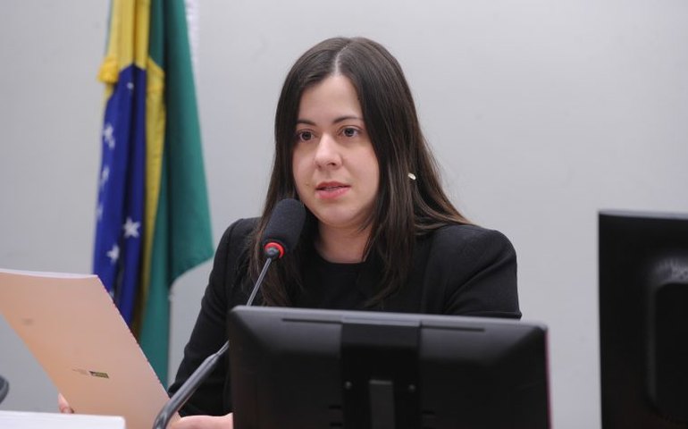 Comissão aprova agravante para violência institucional contra mulher vítima de violência doméstica