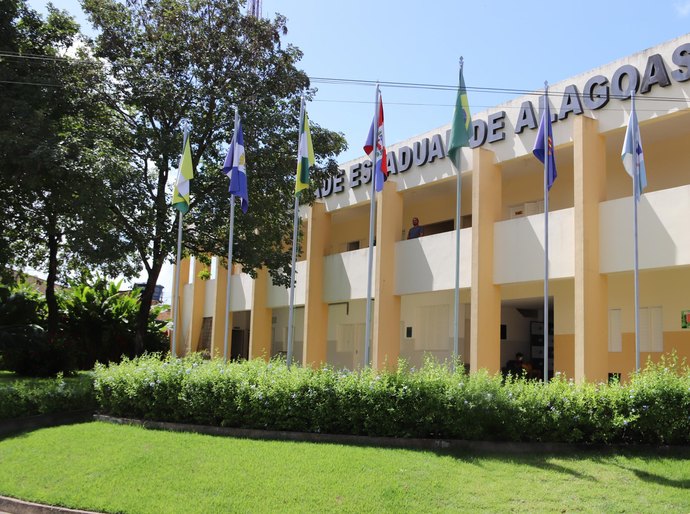 Governo de Alagoas nomeia 127 professores no maior concurso da história da Uneal