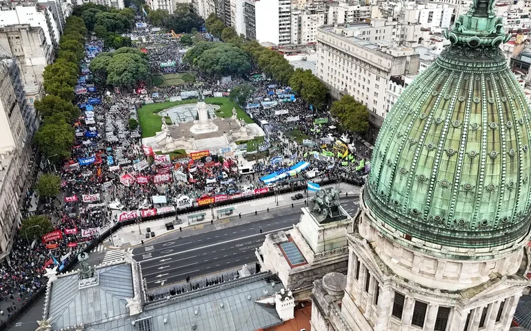Centrais sindicais argentinas preparam greve geral de 24 horas