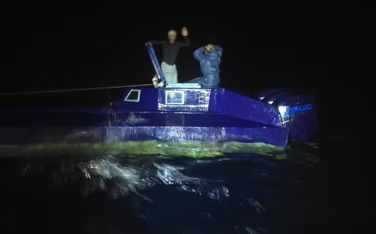 Marinha colombiana captura dois narcossubmarinos com 5 toneladas de cocaína; vídeos
