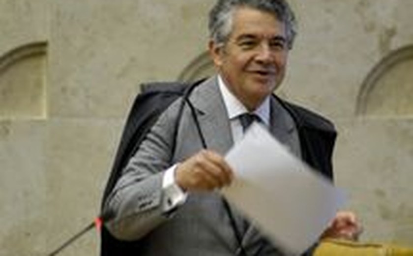 Marco Aurélio suspende corte de salário acima do teto no Congresso