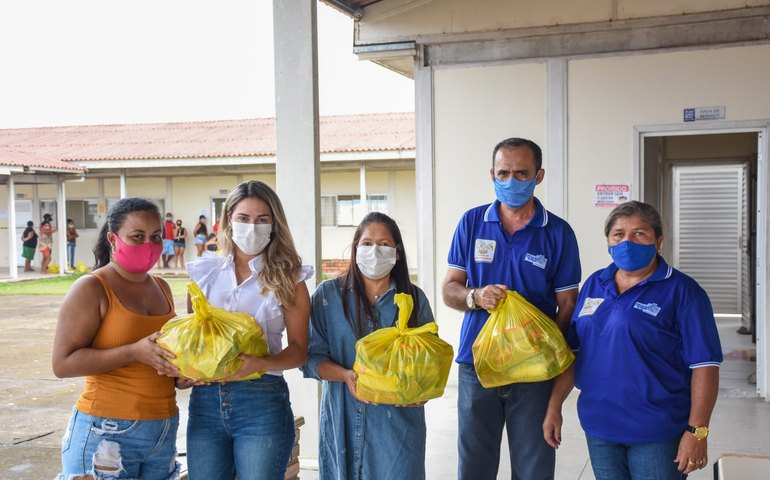 Prefeitura de São José da Laje distribui kits alimentícios escolares