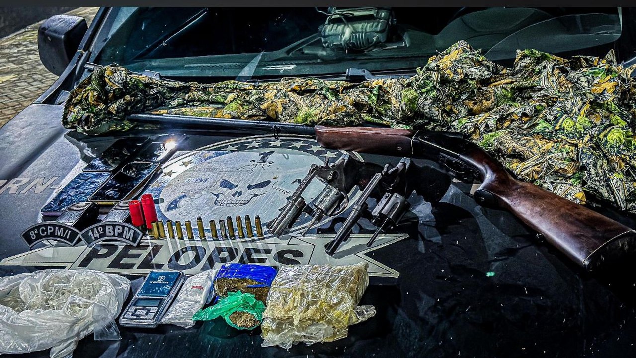 Após ser recebida a tiros, PM apreende cinco armas de fogo e materiais ilícitos em Porto de Pedras