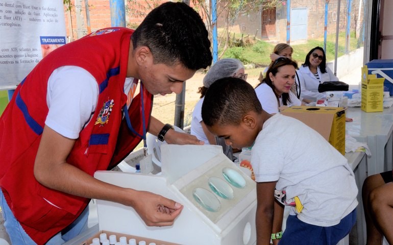 Vida Nova nas Grotas faz mais de 1.300 atendimentos no Jacintinho