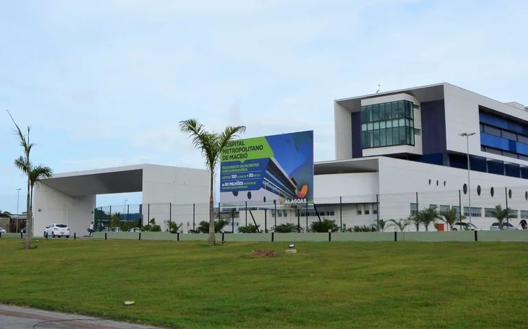 Falsa enfermeira é detida após invadir centro cirúrgico em hospital de Maceió